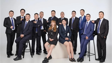 你好呀,我(wo)昰(shi)鐵騎力(li)士,這昰(shi)我(wo)的(de)新(xin)名(míng)片